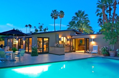 Vista Las Palmas House | Stylish Mid-century gem near downtown with pool, hot tub, fire table & WiFi