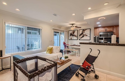 Downtown House | Stylish-Multi-Level-Patio-Games-Fast WIFI-CM3