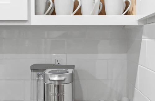 Lynwood House | Stylish New home Near DTLA, Disneyland, SOFI