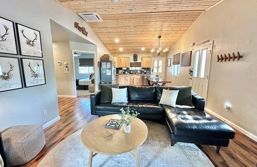 Overgaard Cabin | Stylish & Pristine Cabin w/Game Room!