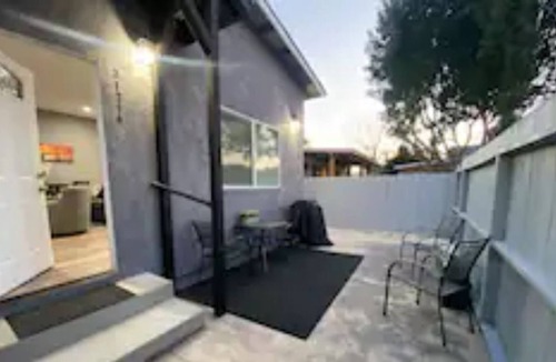 Stockton House | Stylish, Sleeps 6 - 2 bed - BBQ - Patio -San Diego