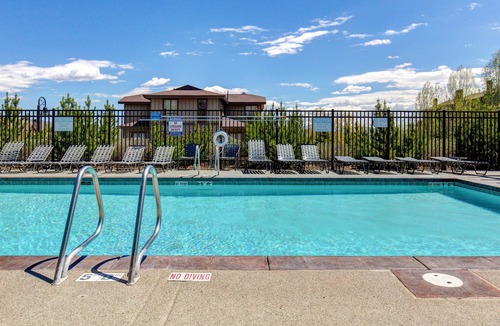Bear Hollow Village House | Stylish snowbird-friendly home with private hot tub and easy slope access
