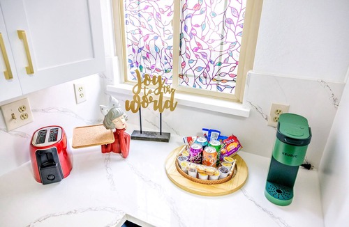 Lower Bal House | Stylish Urban Hideaway Steps to BART- 3Beds