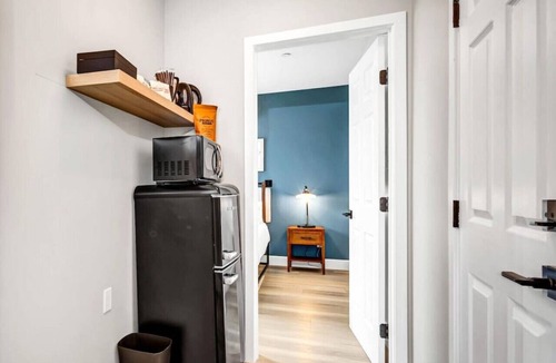 Vista Apartment | Stylish Vista Gem, Walk To Downtown, Near Beach