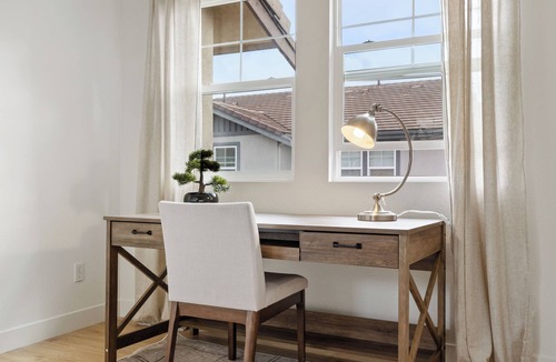 San Diego Apartment | Suburban Luxury Apartment close to Apple and Sharp Rees Stealy