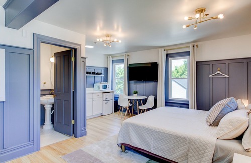 Springville Hotel | Suite 11 | Historic Art City Inn
