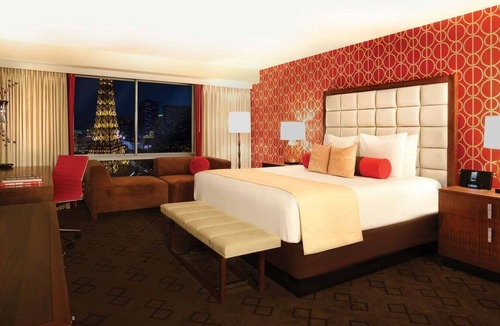 Las Vegas Hotel | Suite + Connecting Room at a 4⭐️ Hotel