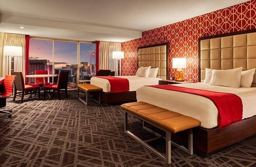 Las Vegas Hotel | Suite + Connecting Room at a 4⭐️ Hotel