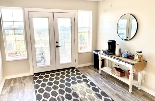 Emery County House | Suite W/Jacuzzi Tub & Queen Bed