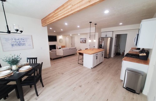 Utah County Apartment | Summit Creek Retreat - new, modern 2-bedroom apartment with fast fiber internet.