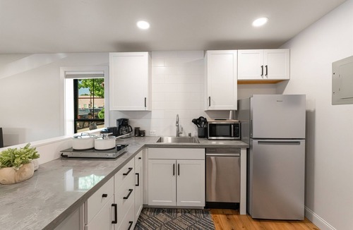 Mount Shasta Hotel | Summit Lofts, King Suite, Downtown Mt Shasta, #102