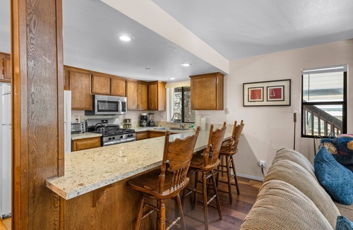 Summit Estates House | Summit X-ross Roads - Walk to Snow Summit, Fireplace, Deck, Barbecue