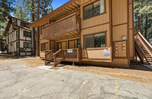 Summit Estates House | Summit X-ross Roads - Just a short drive to the Village and the lake with forest views!