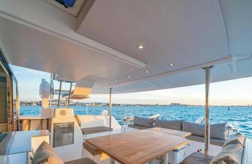 La Paz Boat Rental | Sun-Kissed Sailing in Mar de Cortez: A Baja California Sur Beach Experience