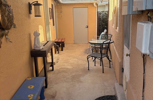 Bisbee House | Sunflower Cottage in beautiful Warren