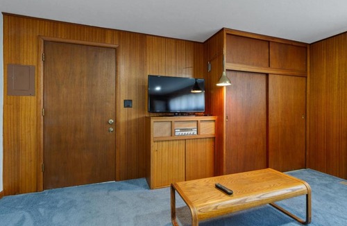 Friendly Apartment | Sunflower Studio - 7 Minutes to UO & 4 Minutes to Downtown studio