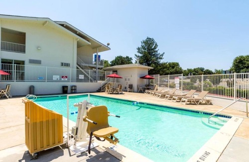 Redding Apartment | Sunny 2-bed Room|Pool|Free Wifi