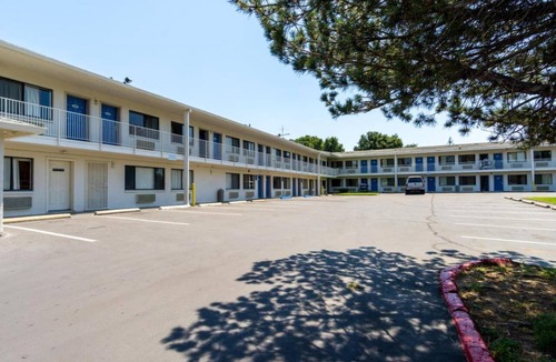 Redding Apartment | Sunny 2-bed Room|Pool|Free Wifi