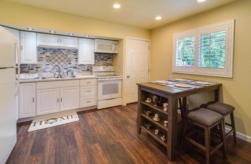 Shasta Lake House | Sunny California Retreat w/Pool Access & Patio!