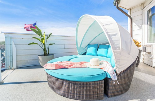 Cayucos House | Sunny Cayucos Studio w/Full Kitchen + Lounge Access by the Beach