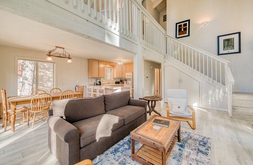Lake Forest House | Sunny Daze at Dollar Point - 3BR + Loft, Wood Fireplace, Close to Lake!