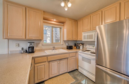 Lake Forest House | Sunny Daze at Dollar Point - 3BR + Loft, Wood Fireplace, Close to Lake!