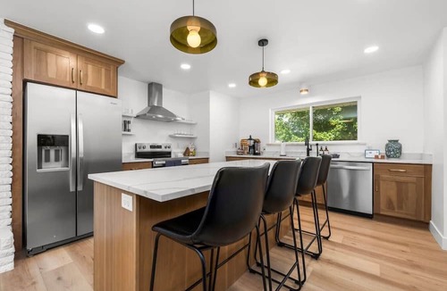 Orem House | Sunny East Retreat | 2 Kitchens | Bounce House