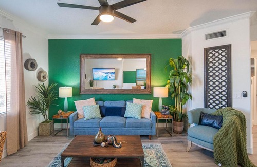 Tempe Apartment | Sunny Getaway Hot Tub & Gym ASU & Mill Ave