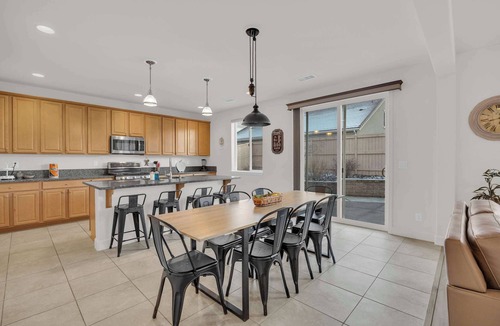 Reno House | Sunny Retreat/2 Kitchens/2 Laundries/70