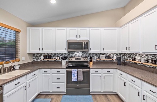 East Mesa House | Sunny Serenity: Mesa Masterpiece