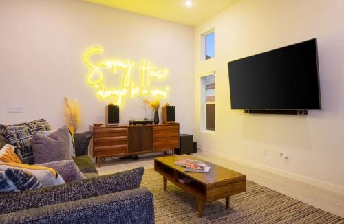 B-Bar-H Ranch House | Sunray House Modern Getaway Pool Spa Tesla Charger