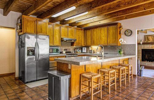 Cazadero House | Sunrise Mountain Retreat