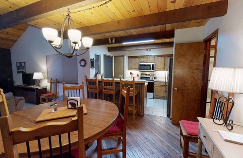 Tennis Village Condo | Sunriver Condo Escape with Access to The Cove