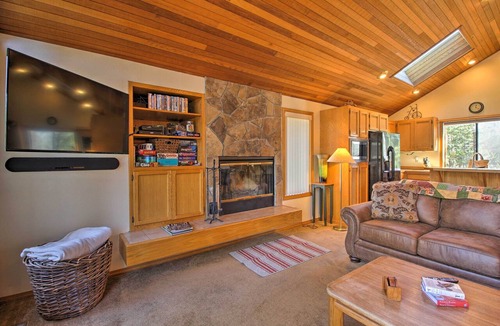 Sunriver Cottage | Sunriver Home w/Hot Tub & 8 Sharc Passes