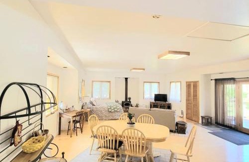 Ashland House | Sunset Cottage at Grizzly Peak Winery