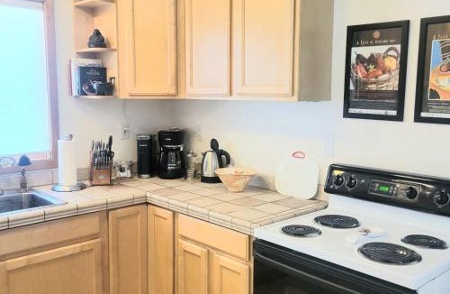 Ashland House | Sunset Cottage at Grizzly Peak Winery