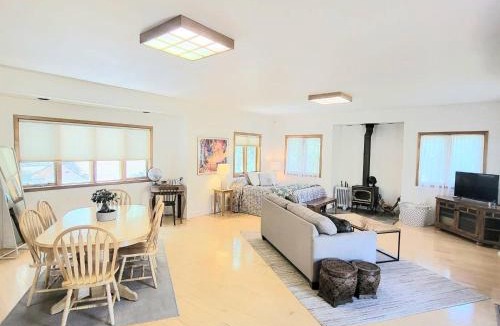 Ashland House | Sunset Cottage at Grizzly Peak Winery