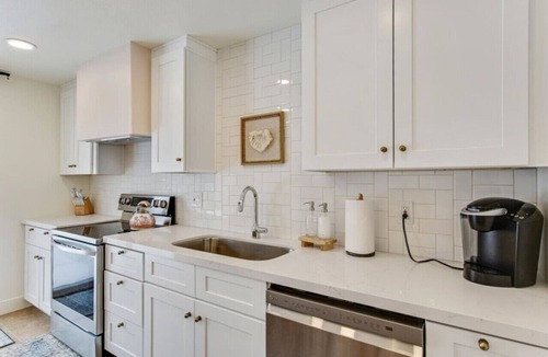 Orem House | Sunset Paradise Retreat | 2 Hot Tubs | 2 Houses