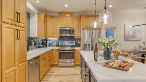 Grover Beach House | Sunset Serenity by AvantStay Rooftop w Hot Tub Fire Pit 3 Blocks to Beach