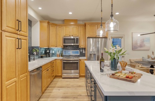 Grover Beach House | Sunset Serenity by AvantStay | Rooftop w/Hot Tub & Fire Pit, 3 Blocks to Beach!