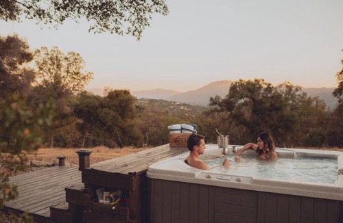 Ahwahnee House | Sunset Site *Boulder Bliss* HotTub by Casa Oso