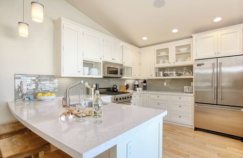 Avila Beach Condo | Sunsetter in Avila Beach - 2 min walk to beach, located in Ocean 17