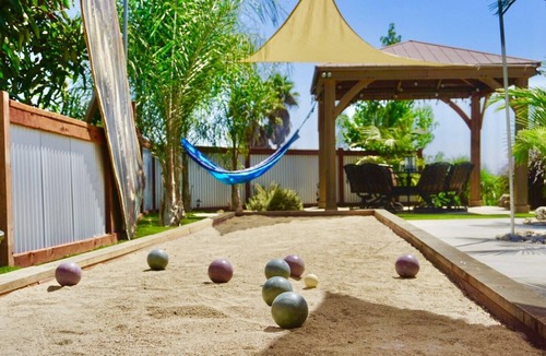 Fallbrook House | Sunshine and privacy in a resort style setting with pool/jacuzzi and outdoor bar