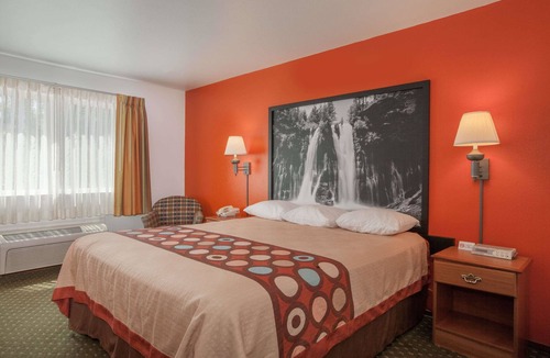 Cloverdale Hotel | Super 8 by Wyndham Cloverdale Wine Country