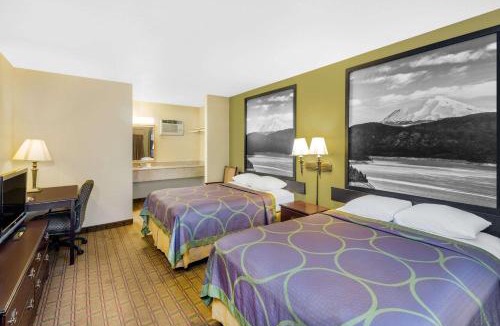 Corning Hotel | Super 8 by Wyndham Corning