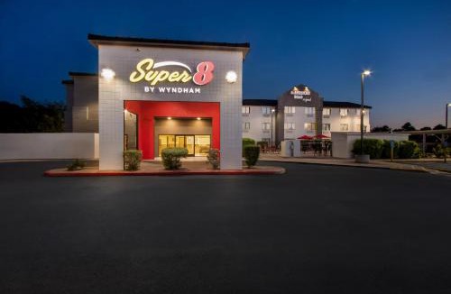 Mesa Hotel | Super 8 by Wyndham Mesa Gilbert