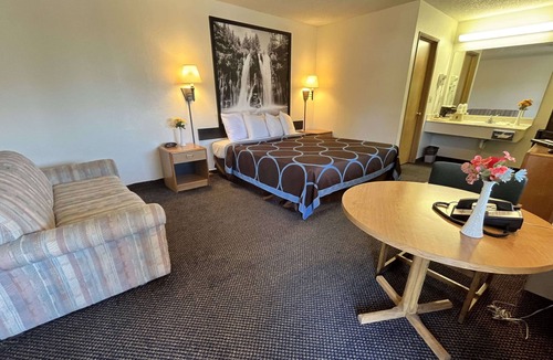 Red Bluff Hotel | Super 8 by Wyndham Red Bluff