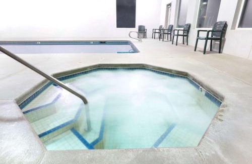 Redmond Hotel | Super 8 by Wyndham Redmond