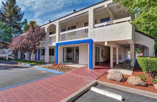 Santa Rosa Hotel | Super 8 by Wyndham Santa Rosa North