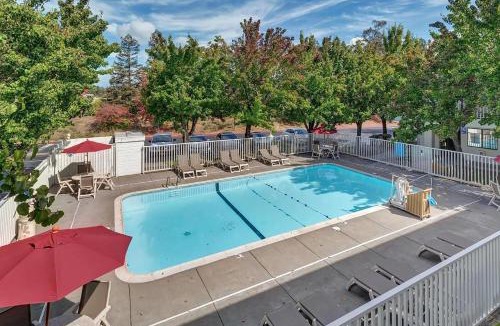 Santa Rosa Hotel | Super 8 by Wyndham Santa Rosa North
